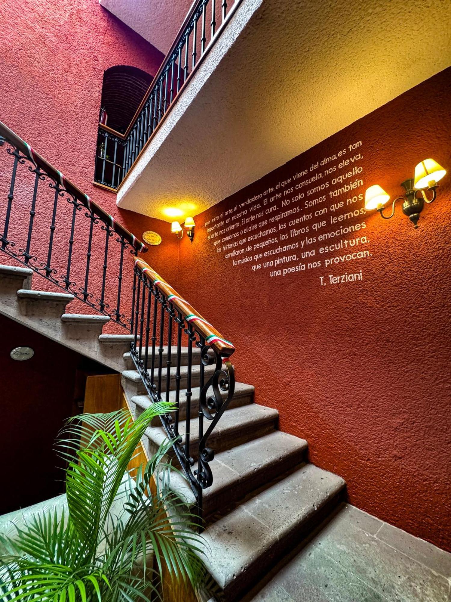 Portico Hotel & Galeria 모렐리아 외부 사진